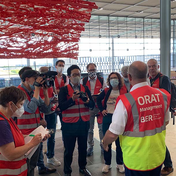 VAP beim Presserundgang auf dem Flughafen BER 2020