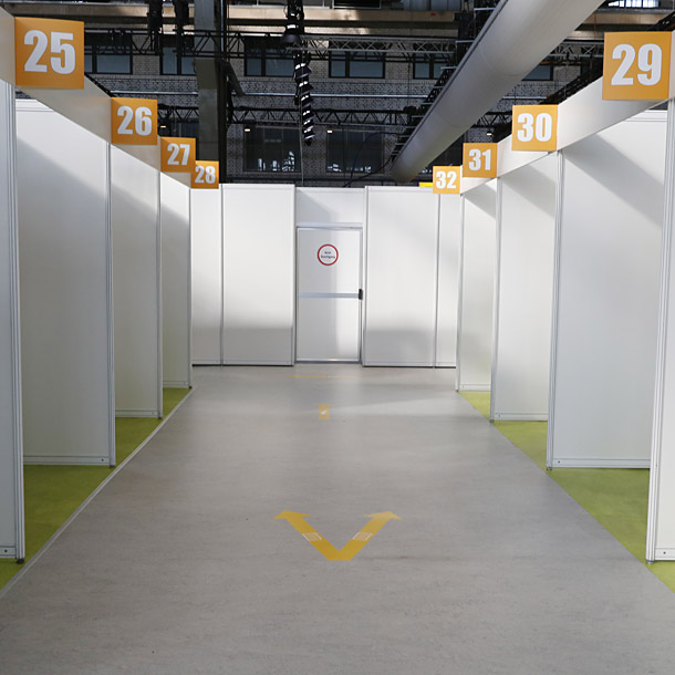 Eröffnung 6. Impfzentrum: Impfkabinen, Foto: Michele Tantussi Eröffnung 6. Impfzentrum: Impfkabinen, Foto: Michele Tantussi
